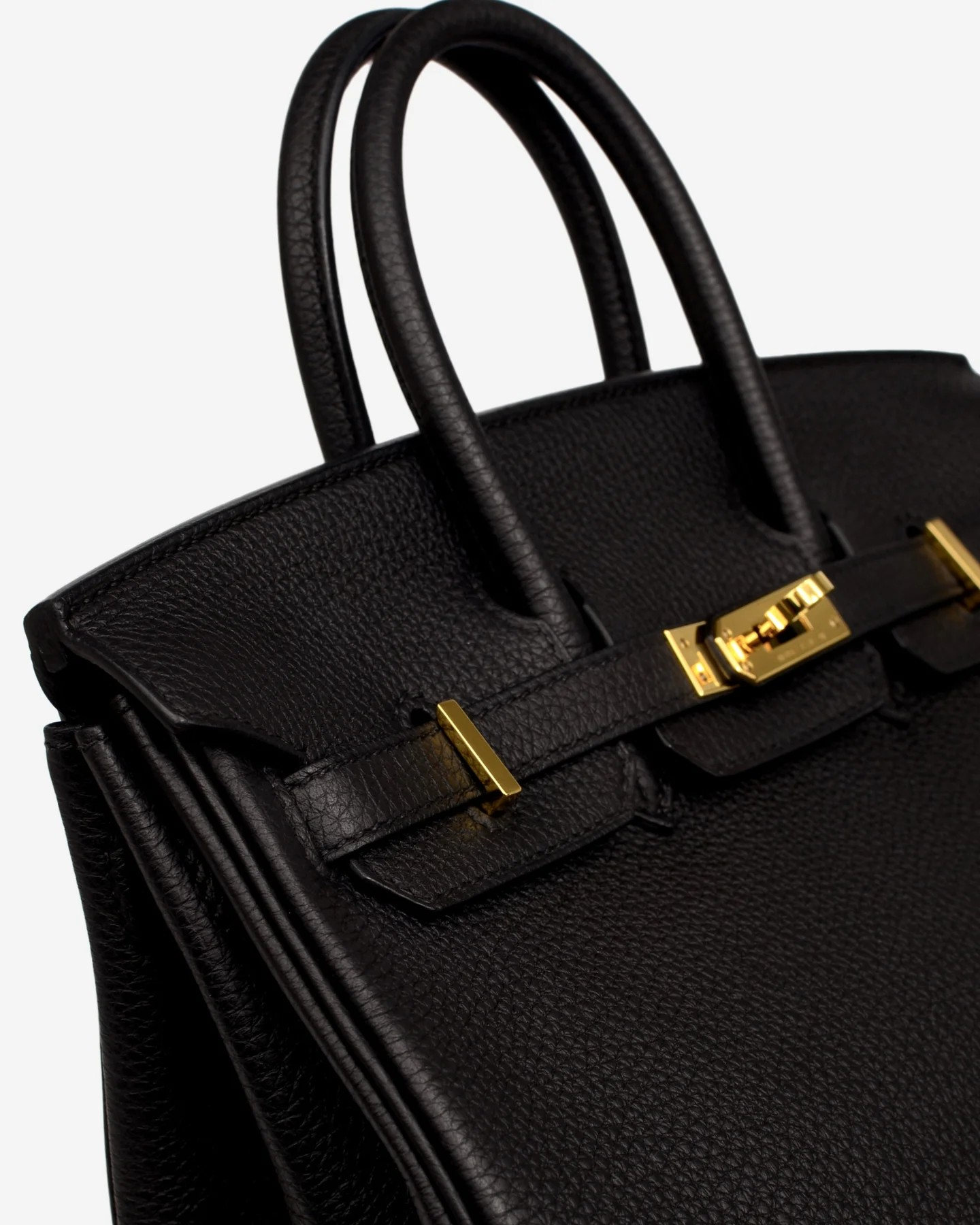 Bolso Hermès Birkin 25 con herrajes dorados en negro 04