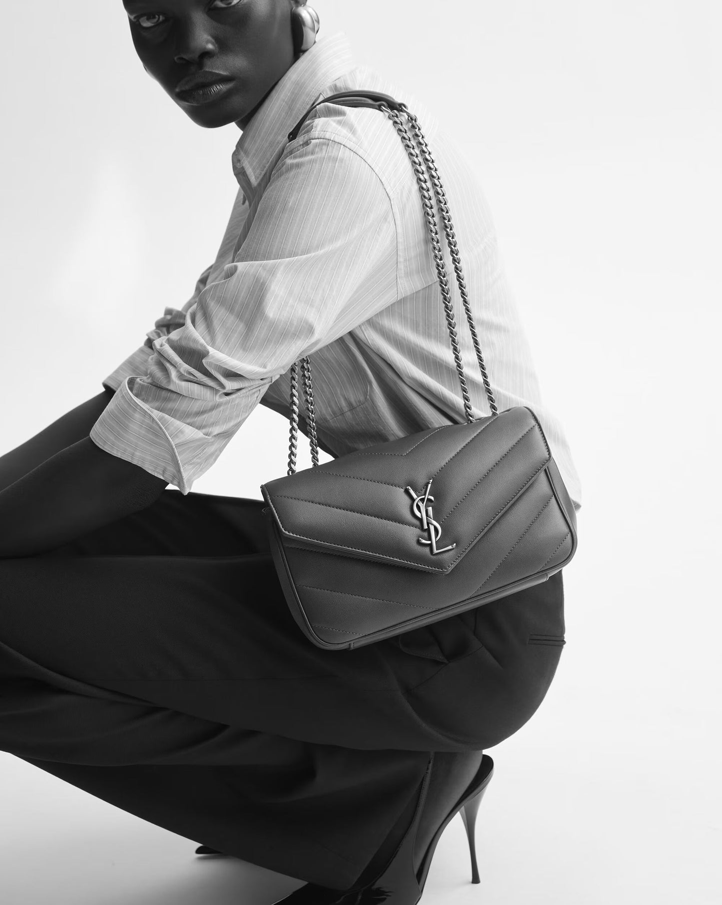 Bolso LOULOU Small Matelassé de cuero de cordero en burdeos – Saint Laurent 22