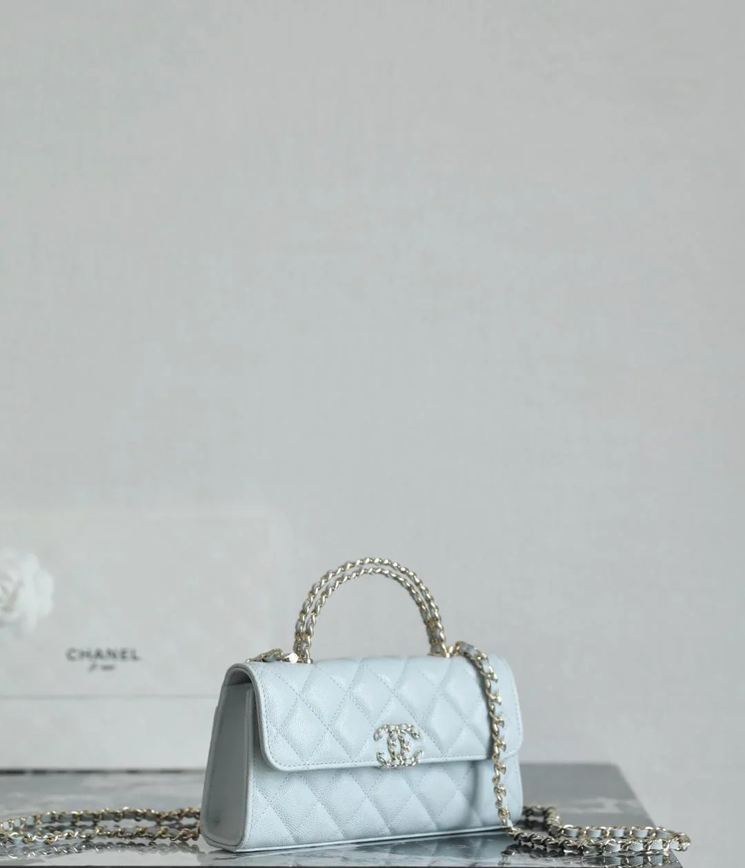 Bolso Classic Flap gris hielo – Chanel 07